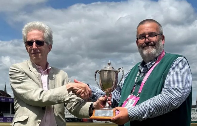 Andrew Radd receives the Brooke-Lambert Trophy from ACS president David Kendix